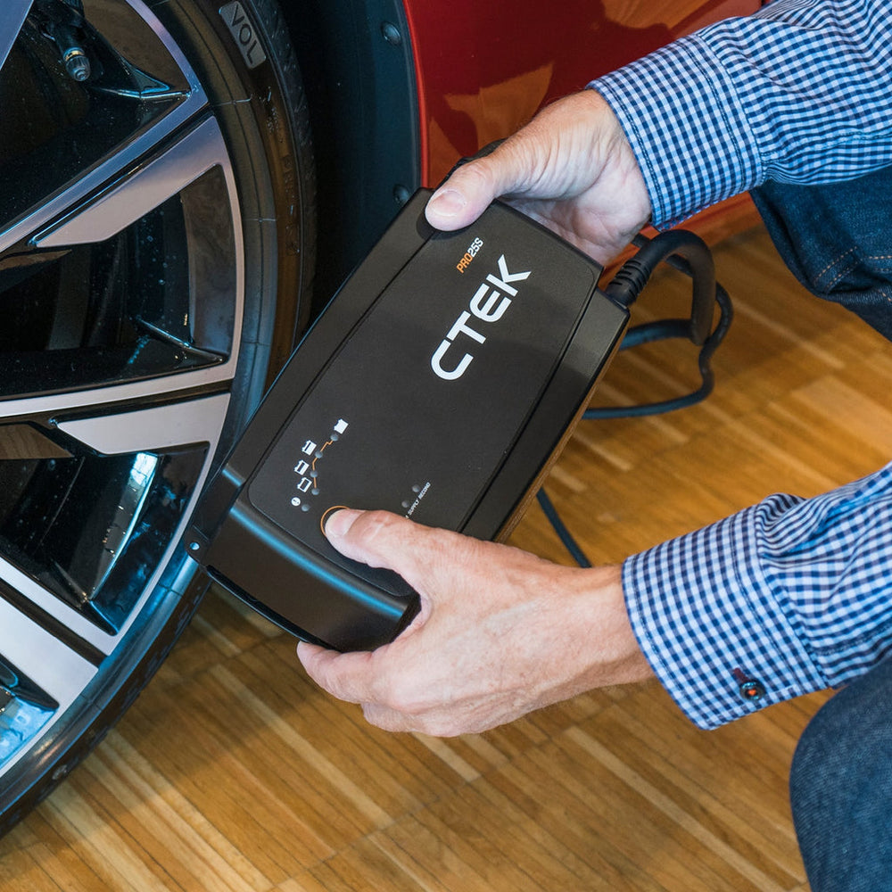 Pro25s CTEK PRO25S Battery Charger - 50-60 Hz - 12V – AUTOcouture Motoring