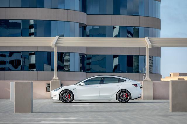 Vorsteiner V-FF 109 20x9.0 5x114 38S / 64 CB (Tesla 3) Carbon Graphite