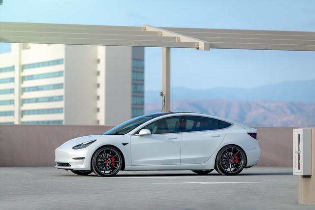 Vorsteiner V-FF 109 20x9.0 5x114 38S / 64 CB (Tesla 3) Carbon Graphite