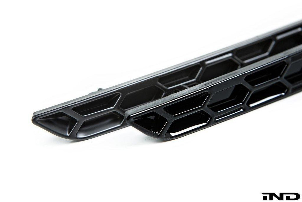 ACEXXON BMW F8X M3 / M4 Rear Reflector Insert Set - Honeycomb Gloss Black
